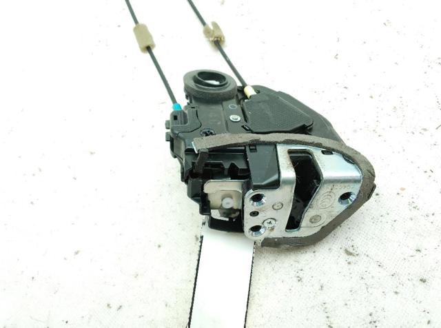 Zamek drzwi tylnych prawych 6905033120 TOYOTA