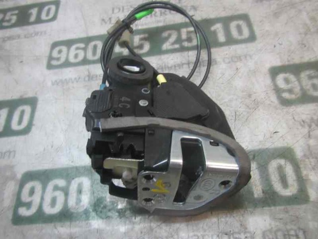 Zamek drzwi tylnych prawych 6905033120 TOYOTA