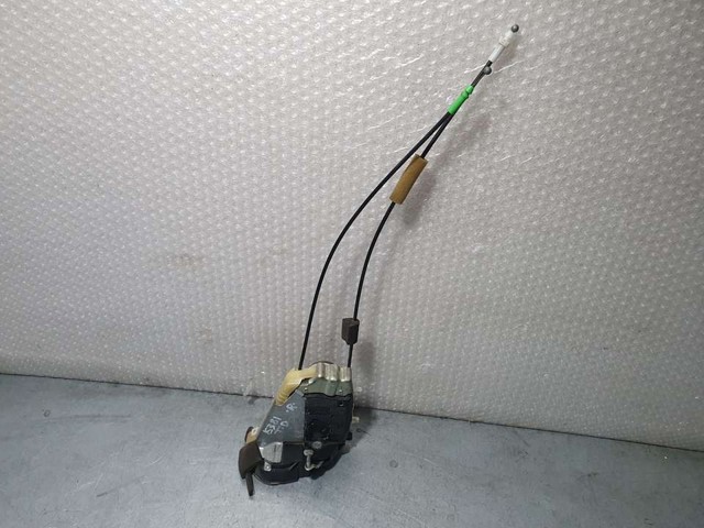 Zamek drzwi tylnych prawych 6905047070 TOYOTA