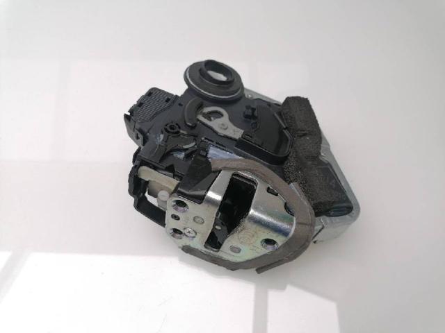Zamek drzwi tylnych prawych 6905053040 TOYOTA