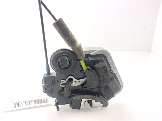 Zamek drzwi tylnych prawych 6905053040 TOYOTA