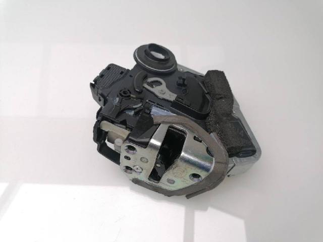 Zamek drzwi tylnych prawych 6905053040 TOYOTA