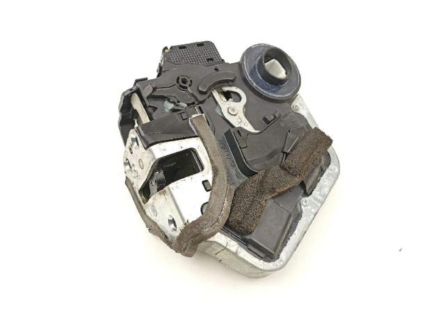 Zamek drzwi tylnych prawych 6905053040 TOYOTA