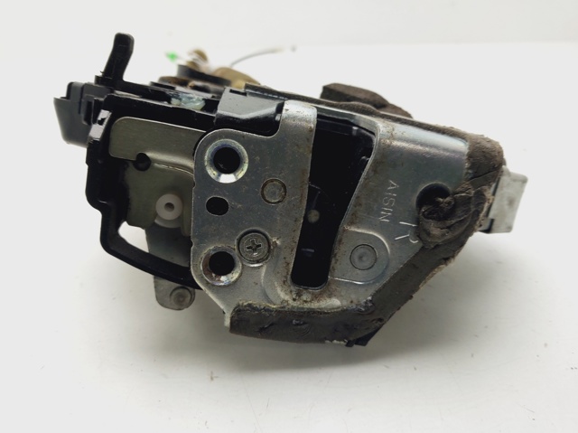 Zamek drzwi tylnych prawych 6905053040 TOYOTA
