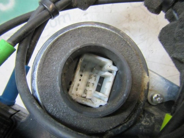 Zamek drzwi tylnych prawych 6905060070 TOYOTA
