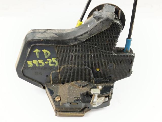 Zamek drzwi tylnych prawych 6905060090 TOYOTA