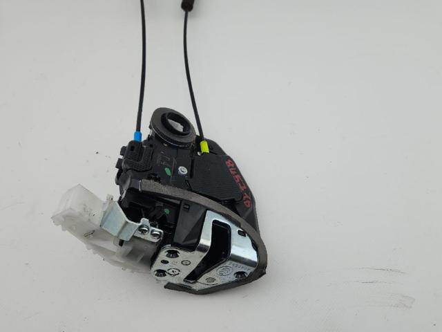 Zamek drzwi tylnych prawych 69050F4010 TOYOTA