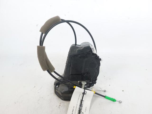 Zamek drzwi tylnych prawych 69050K0030 TOYOTA
