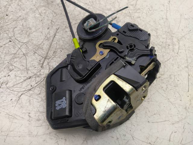Zamek drzwi tylnych lewych 6906002101 TOYOTA