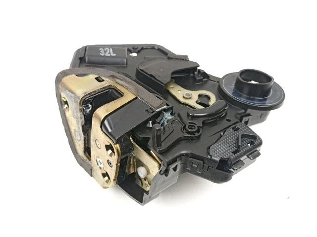 Zamek drzwi tylnych lewych 6906002102 TOYOTA