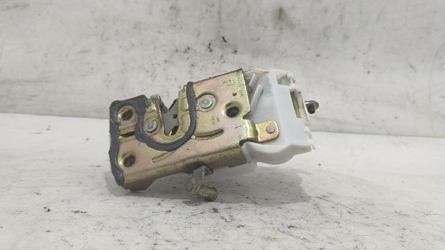 Zamek drzwi tylnych lewych Toyota Avensis 1 T22