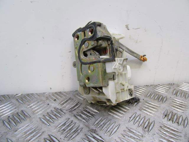 Zamek drzwi tylnych lewych 6906005021 TOYOTA