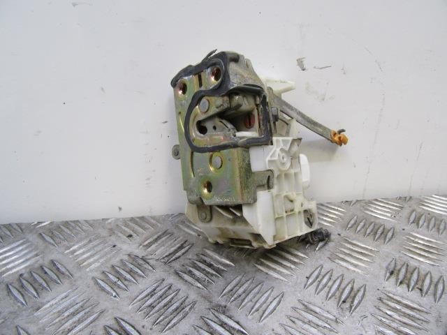 Zamek drzwi tylnych lewych Toyota Avensis 1 T22
