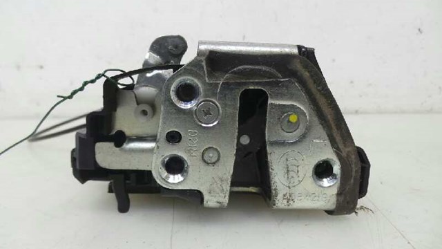 Zamek drzwi tylnych lewych 6906005050 TOYOTA