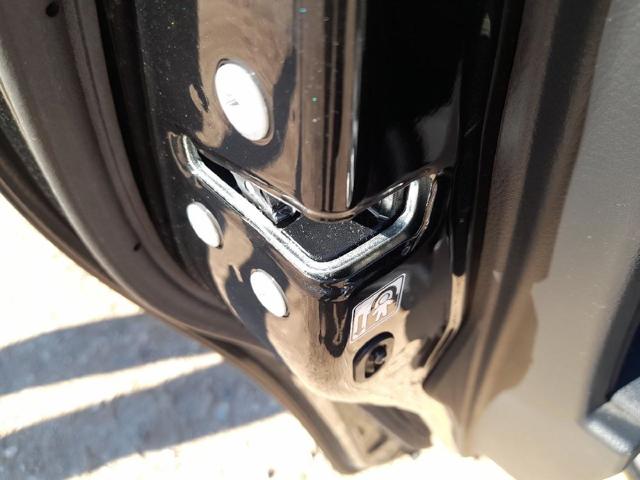 Zamek drzwi tylnych lewych 6906005050 TOYOTA