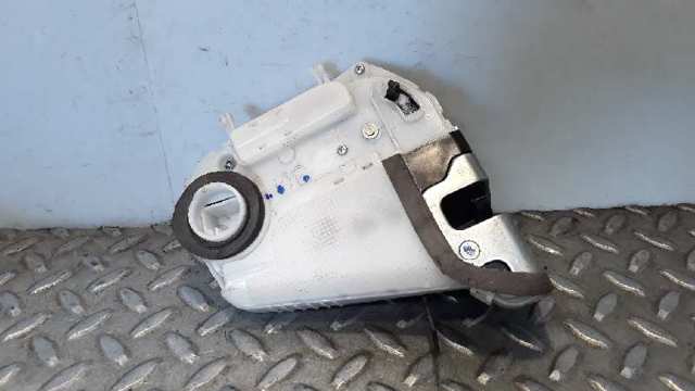 Zamek drzwi tylnych lewych 690600D110 TOYOTA