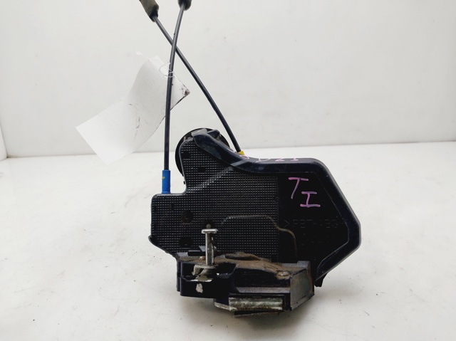 Zamek drzwi tylnych lewych 690600F011 TOYOTA