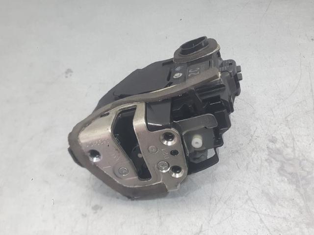 Zamek drzwi tylnych lewych 6906042021 TOYOTA