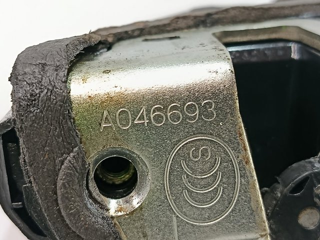 Zamek drzwi tylnych lewych 6906042021 TOYOTA