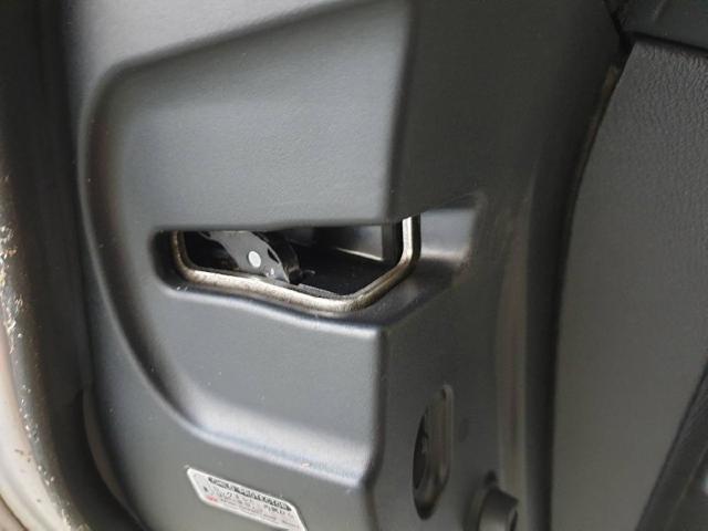 Zamek drzwi tylnych lewych 6906053040 TOYOTA