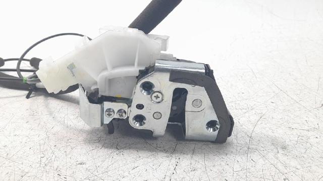 Zamek drzwi tylnych lewych 69060F4010 TOYOTA