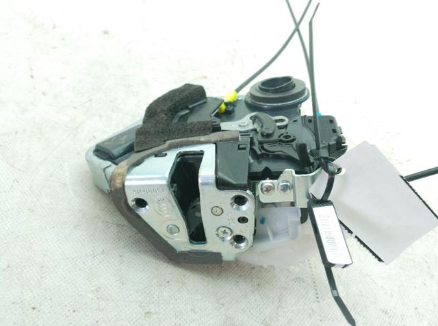 Zamek drzwi tylnych lewych 69060F4030 TOYOTA