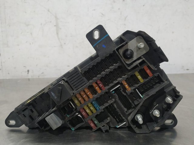Skrzynka bezpieczników 6906588 BMW