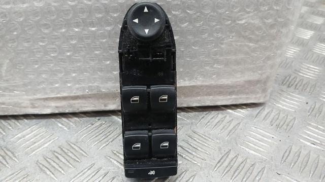 Panel przyciskowy sterowania podnośnikiem szyby przedni lewy 6948625 BMW