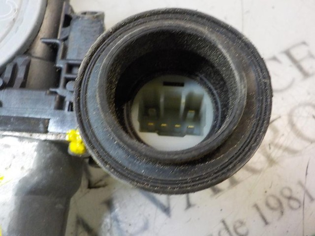 Mechanizm podnoszenia szyby drzwi przednich prawych 6980130280 TOYOTA