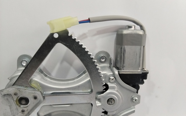 Mechanizm podnoszenia szyby drzwi przednich prawych 6980140050 TOYOTA