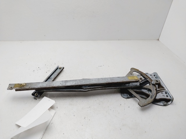 Mechanizm podnoszenia szyby drzwi przednich prawych 6981002130 TOYOTA