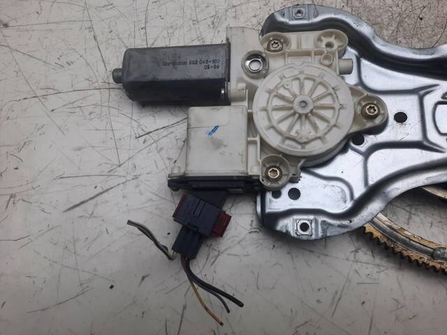 Mechanizm podnoszenia szyby drzwi przednich prawych 6981002130 TOYOTA