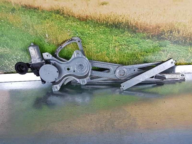 Mechanizm podnoszenia szyby drzwi przednich prawych 698100D131 TOYOTA