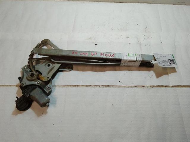 Mechanizm podnoszenia szyby drzwi przednich prawych 698100D131 TOYOTA