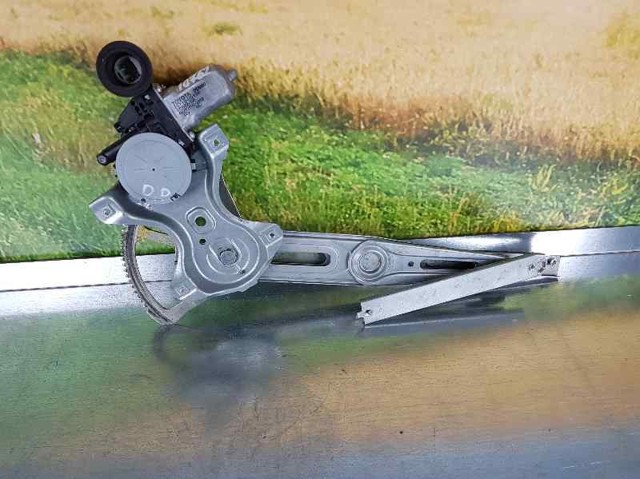 Mechanizm podnoszenia szyby drzwi przednich prawych 698100D131 TOYOTA
