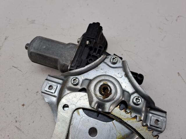 Mechanizm podnoszenia szyby drzwi przednich prawych 698100D300 TOYOTA