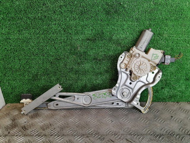 Mechanizm podnoszenia szyby drzwi przednich lewych 6982002130 TOYOTA