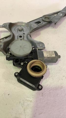 Mechanizm podnoszenia szyby drzwi przednich lewych 698200D041 TOYOTA