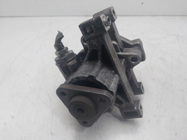 Pompa wspomagania hydraulicznego kierownicy 6C113A674AB PEUGEOT