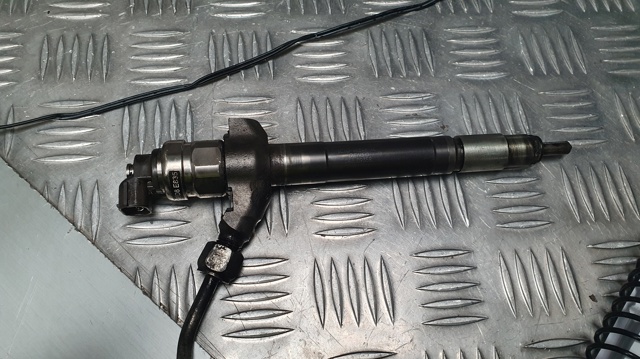 Wtryskiwacz paliwa 6C1Q9K546AC PEUGEOT