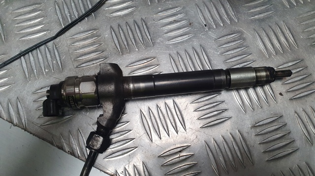 Wtryskiwacz paliwa 6C1Q9K546AC PEUGEOT