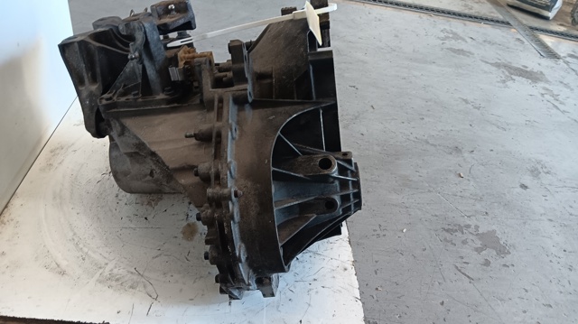 Mechaniczna skrzynia biegów w komplecie 6C1R7002DC FORD