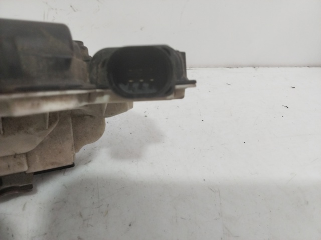 Zamek drzwi tylnych lewych 6J0839015C VAG