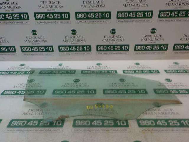 Szyba drzwi prawych przednich 6J4845202B VAG