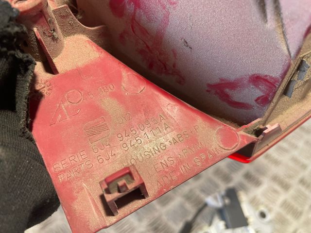 Lampa zespolona tylna lewa 6J4945095A VAG