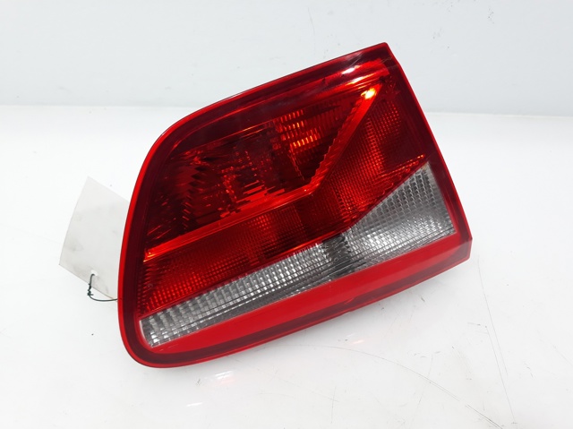 Lampa zespolona tylna lewa wewnętrzna 6J8945093 VAG/Seat