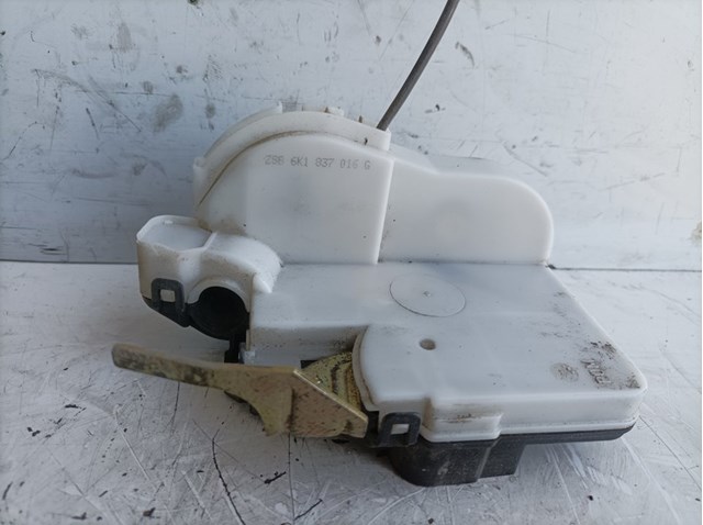 Zamek drzwi przednich prawych 6K1837016G VAG