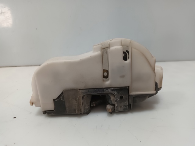 Zamek drzwi przednich prawych 6K1837016Q VAG