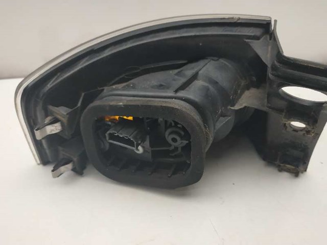 Lampa zespolona tylna prawa zewnętrzna 6L6945096E VAG