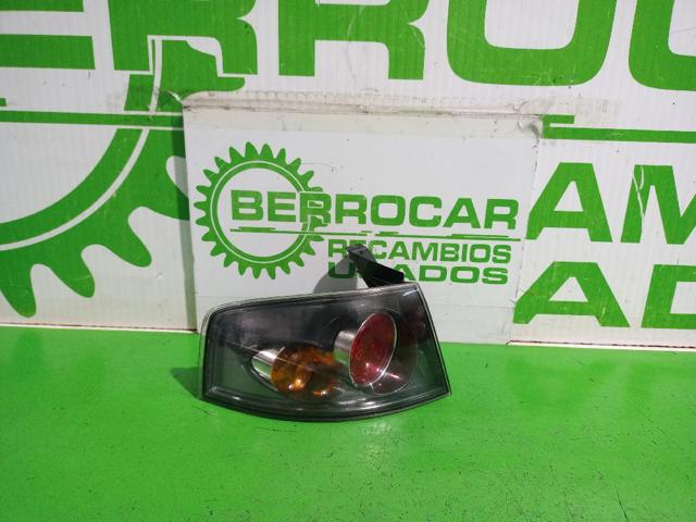 Lampa zespolona tylna lewa zewnętrzna 6L6945111 VAG